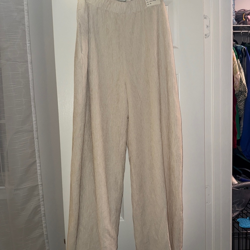 Abercrombie & Fitch Light Tan Wide-Leg Pants